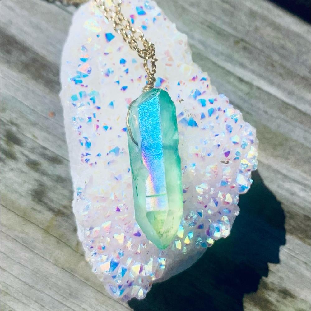 Green Aura Quartz Necklace - Picture 2 of 5